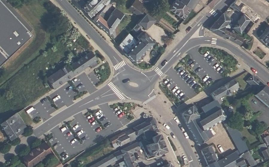 Vue aérienne du Rond-point anonyme n°983026004