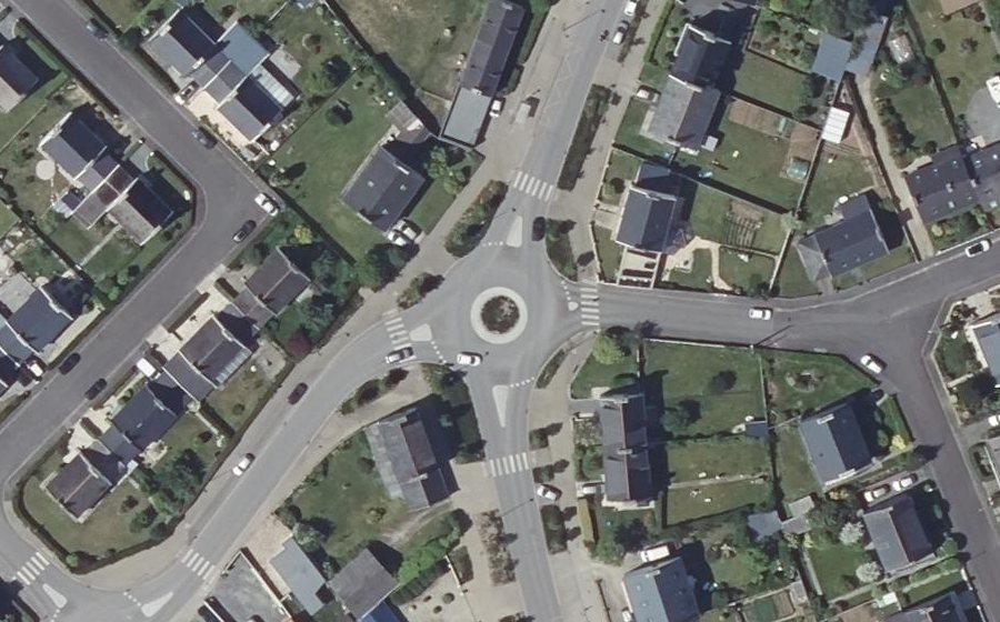 Vue aérienne du Rond-point anonyme n°983120828