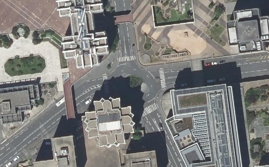 Vue aérienne du Rond-point anonyme n°983130420
