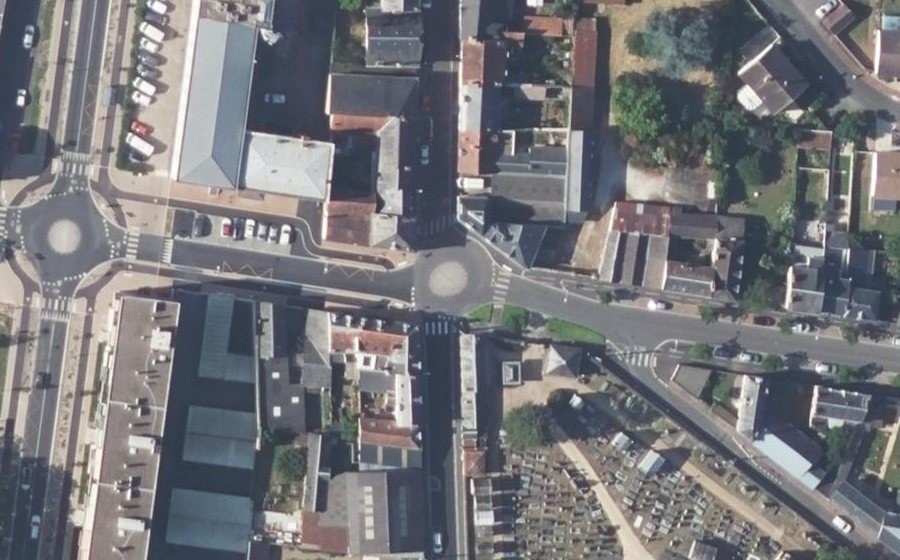 Vue aérienne du Rond-point anonyme n°983618090