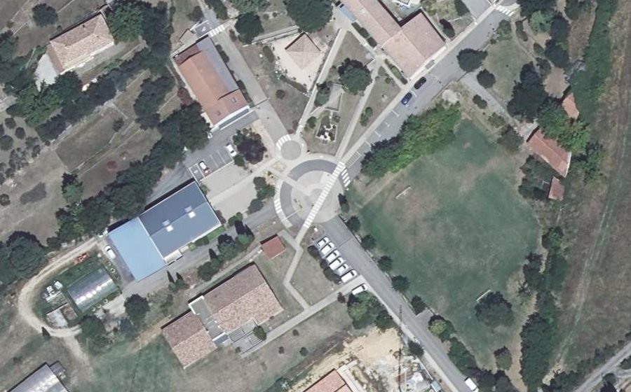 Vue aérienne du Rond-point anonyme n°983707244