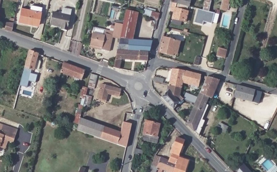 Vue aérienne du Rond-point anonyme n°983720607