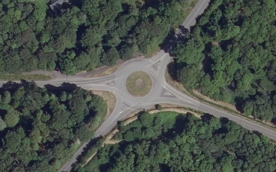 Vue aérienne du Rond-point anonyme n°98385695