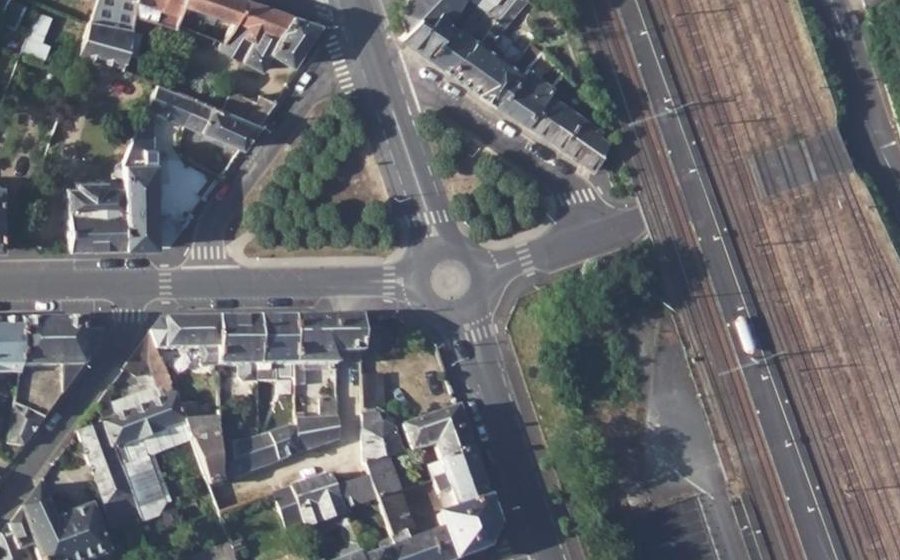 Vue aérienne du Rond-point anonyme n°984446270