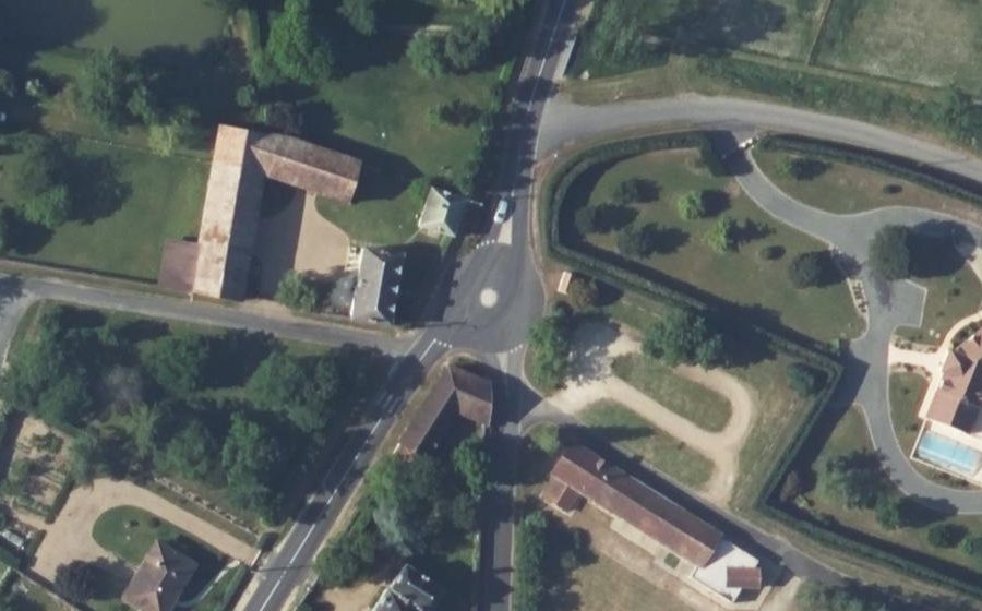 Vue aérienne du Rond-point anonyme n°984493667
