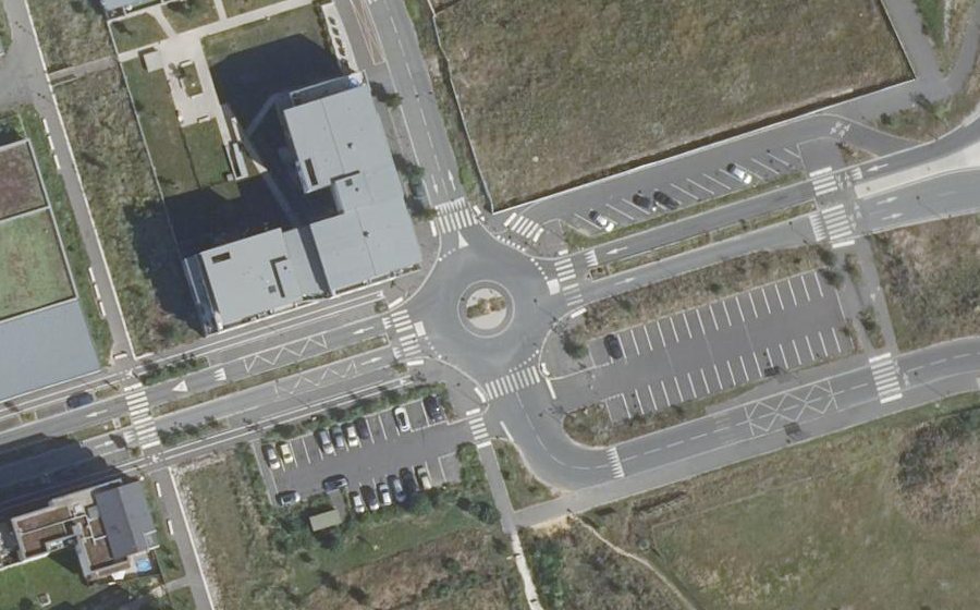 Vue aérienne du Rond-point anonyme n°984589552