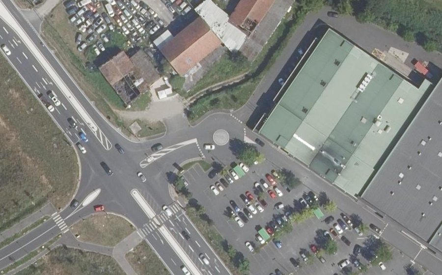 Vue aérienne du Rond-point anonyme n°984590785