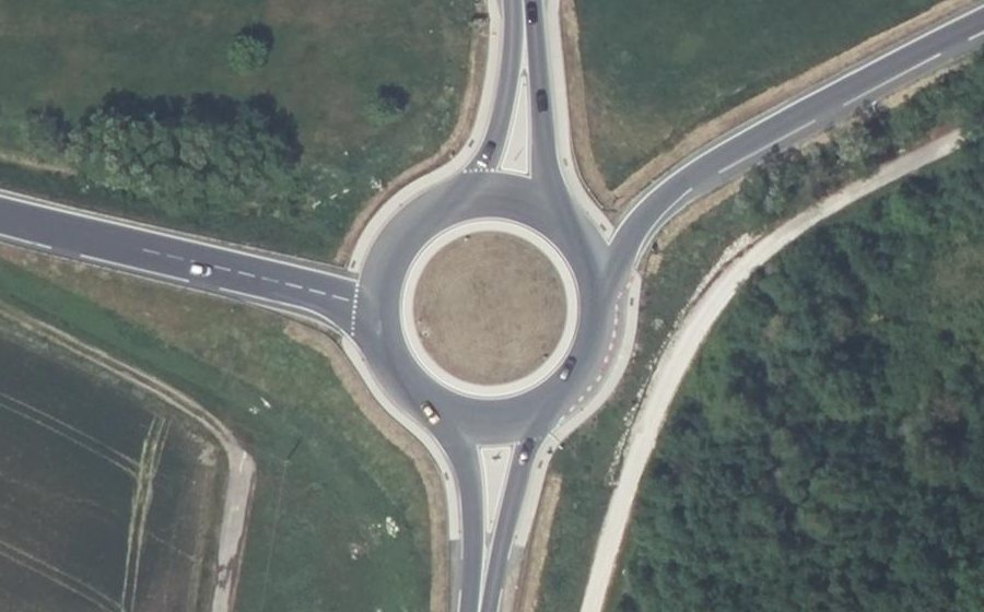 Vue aérienne du Rond-point anonyme n°984613661