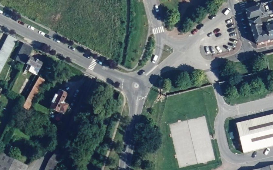 Vue aérienne du Rond-point anonyme n°984617502
