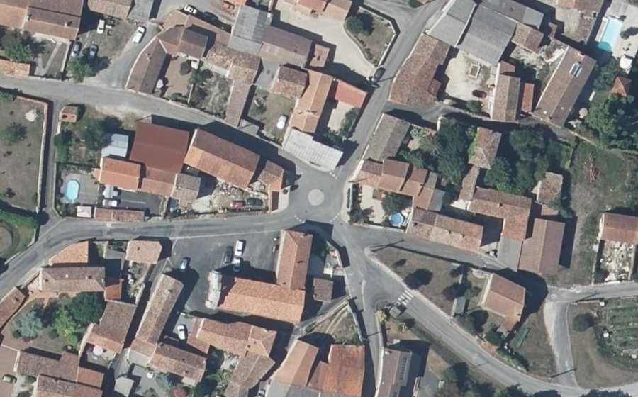 Vue aérienne du Rond-point anonyme n°984654580