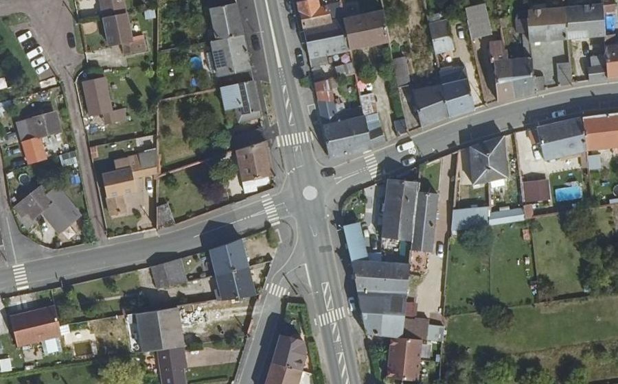 Vue aérienne du Rond-point anonyme n°984693450