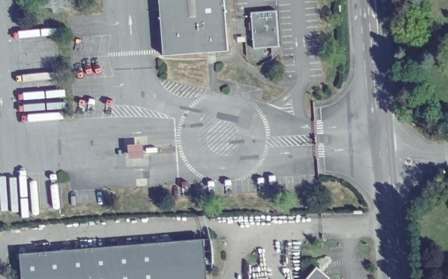 Vue aérienne du Rond-point anonyme n°984765480