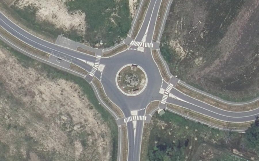 Vue aérienne du Rond-point anonyme n°984848249