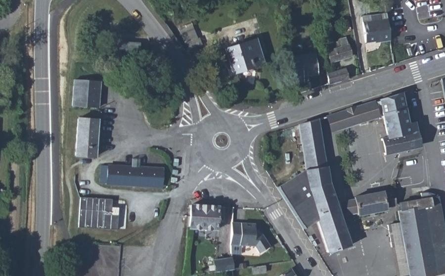 Vue aérienne du Rond-point anonyme n°98504269