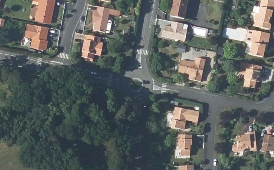 Vue aérienne du Rond-point anonyme n°985449151