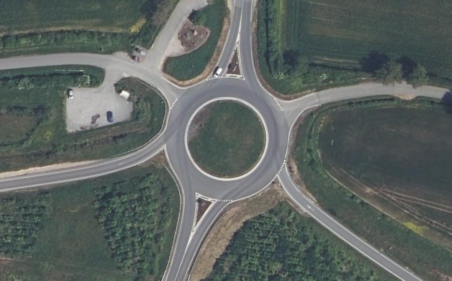 Vue aérienne du Rond-point anonyme n°98620011