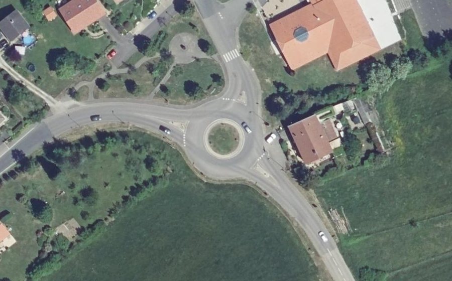 Vue aérienne du Rond-point anonyme n°986673381