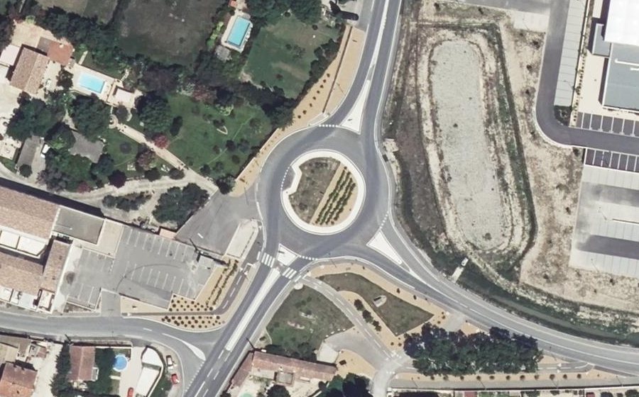 Vue aérienne du Rond-point anonyme n°987190285