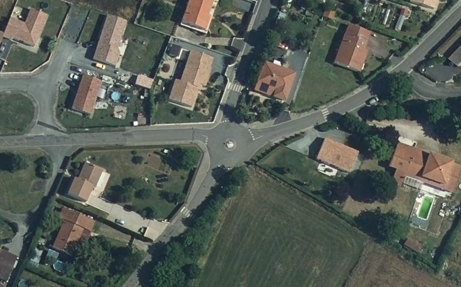 Vue aérienne du Rond-point anonyme n°987283455