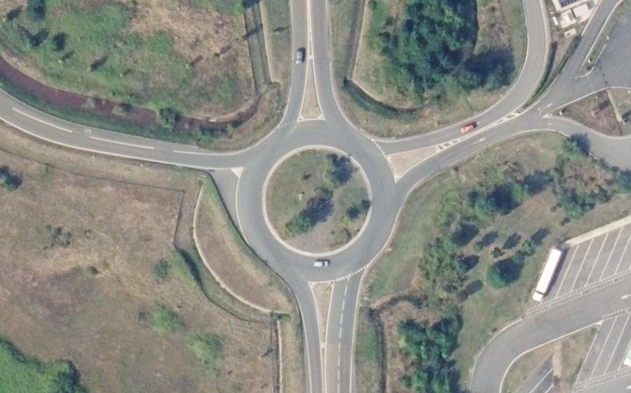 Vue aérienne du Rond-point anonyme n°98815540