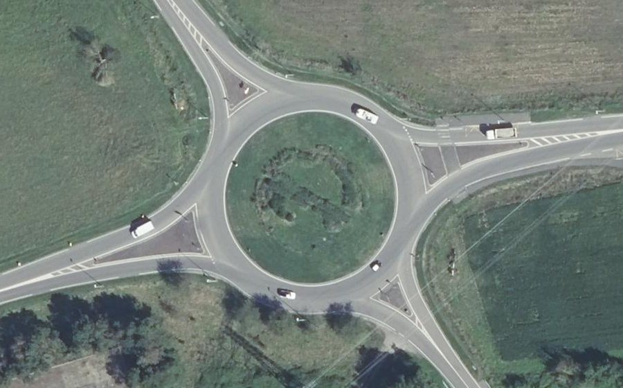Vue aérienne du Rond-point anonyme n°9885481