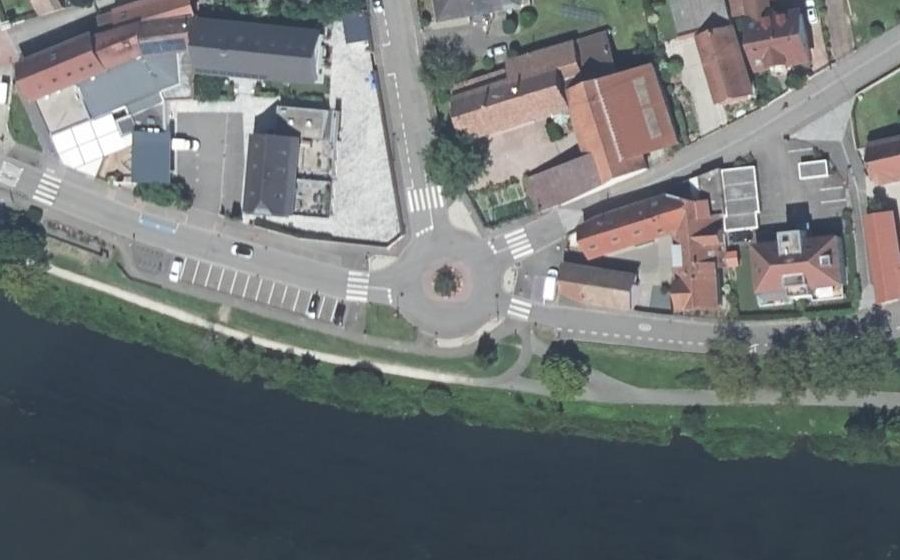 Vue aérienne du Rond-point anonyme n°988602622