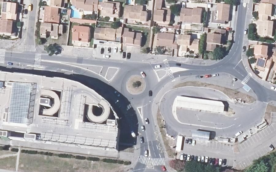 Vue aérienne du Rond-point anonyme n°988763880