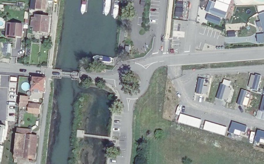 Vue aérienne du Rond-point anonyme n°988929871