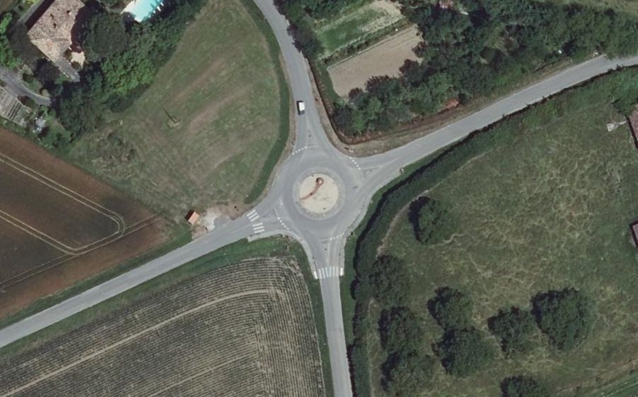 Vue aérienne du Rond-point anonyme n°989025919