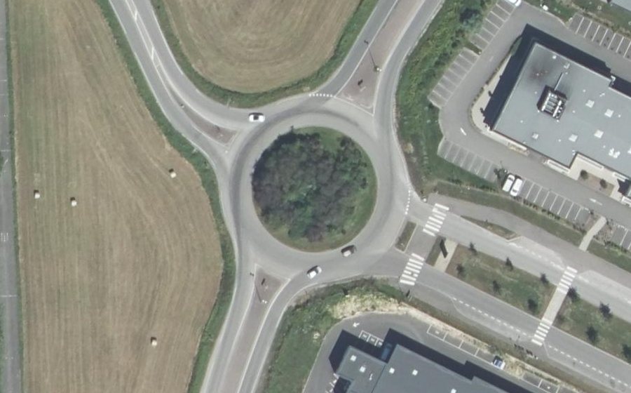 Vue aérienne du Rond-point anonyme n°9893173