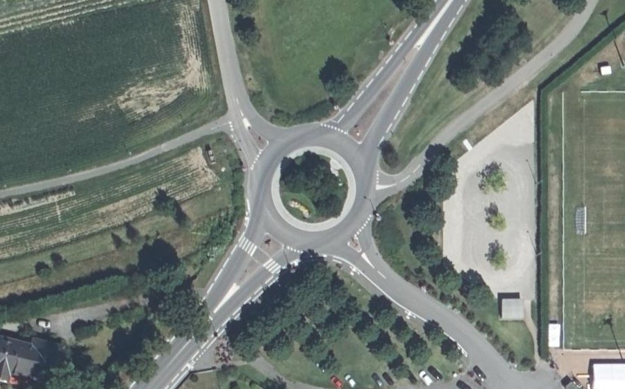 Vue aérienne du Rond-point anonyme n°9895605