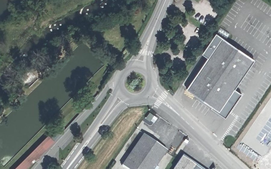 Vue aérienne du Rond-point anonyme n°9895657