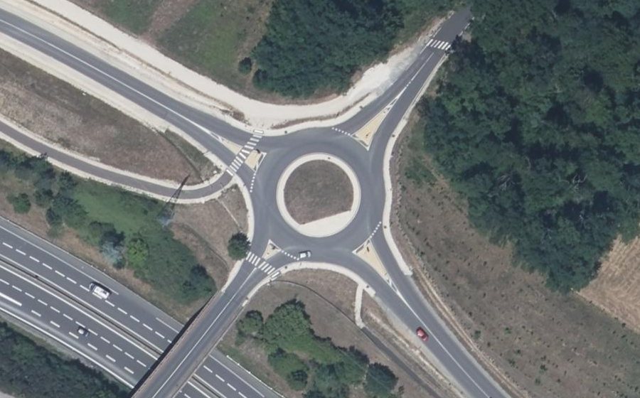 Vue aérienne du Rond-point anonyme n°989740389