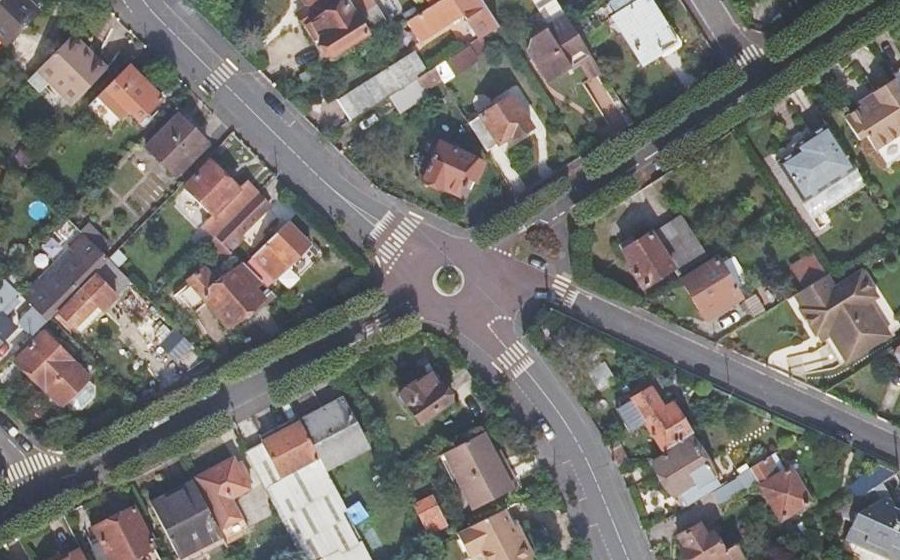 Vue aérienne du Rond-point anonyme n°989818466
