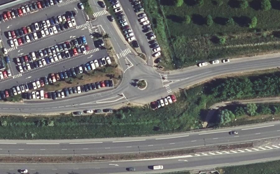 Vue aérienne du Rond-point anonyme n°990169754