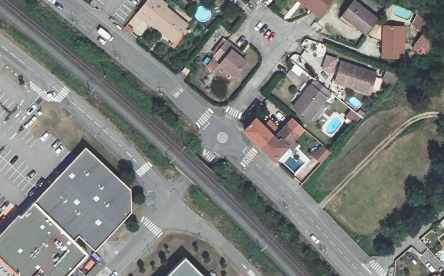 Vue aérienne du Rond-point anonyme n°990252463