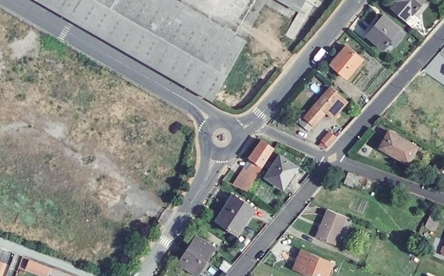 Vue aérienne du Rond-point anonyme n°990517866