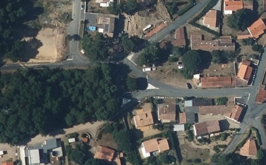 Vue aérienne du Rond-point anonyme n°99061646