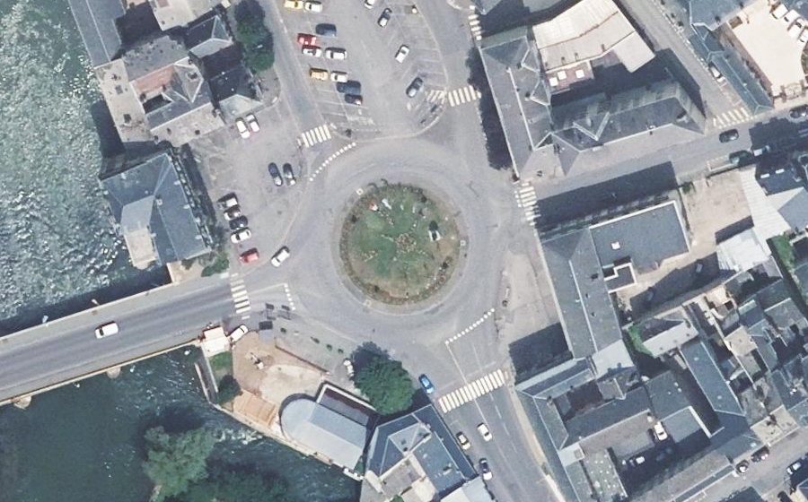 Vue aérienne du Rond-point anonyme n°99082843