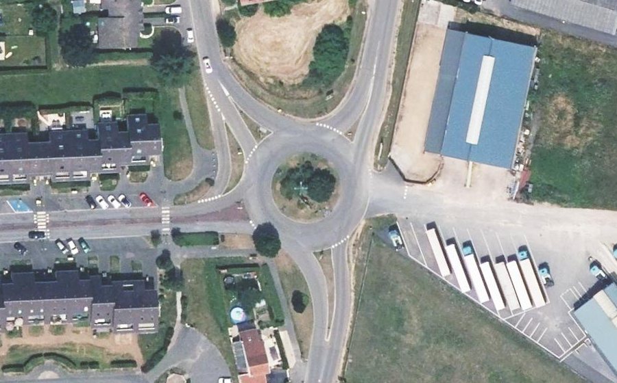 Vue aérienne du Rond-point anonyme n°99082888