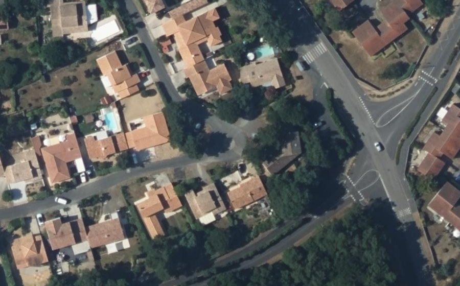 Vue aérienne du Rond-point anonyme n°99085780