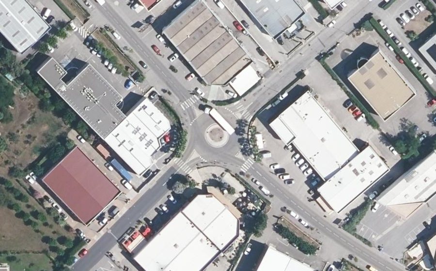 Vue aérienne du Rond-point anonyme n°991443879