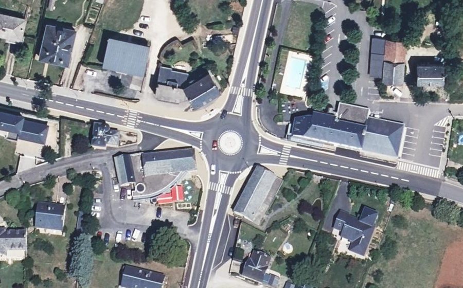 Vue aérienne du Rond-point anonyme n°991751303