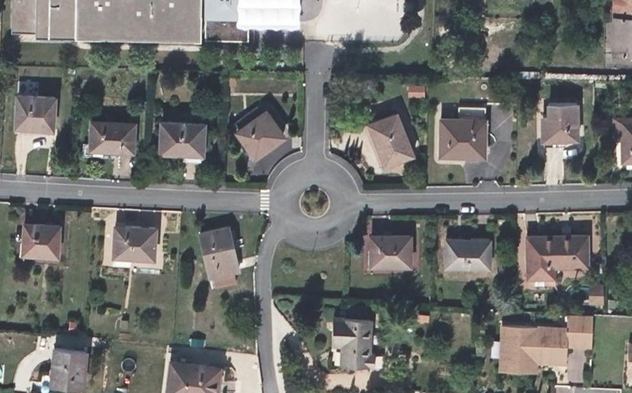 Vue aérienne du Rond-point anonyme n°99177839