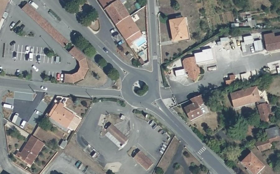 Vue aérienne du Rond-point anonyme n°991925907