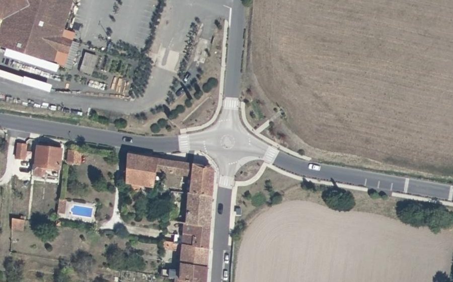 Vue aérienne du Rond-point anonyme n°991925909