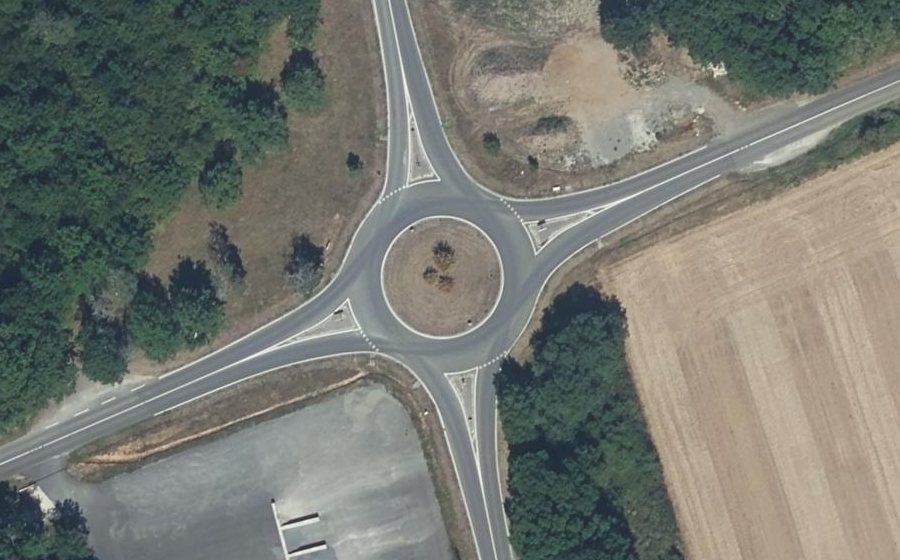 Vue aérienne du Rond-point anonyme n°991925920
