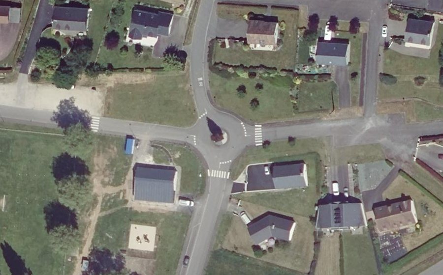 Vue aérienne du Rond-point anonyme n°99203584