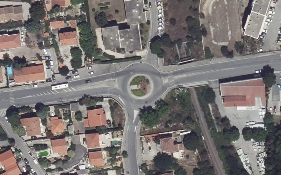 Vue aérienne du Rond-point anonyme n°99205827