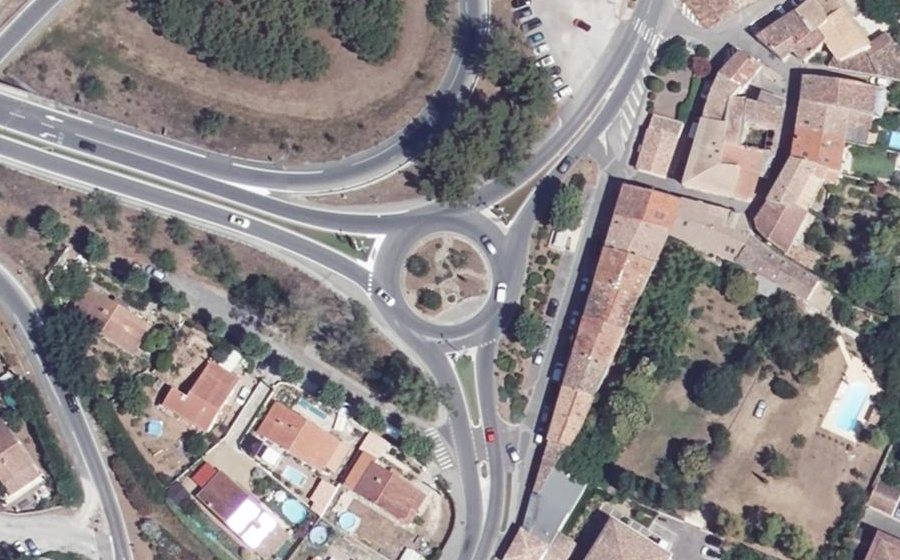 Vue aérienne du Rond-point anonyme n°99210462
